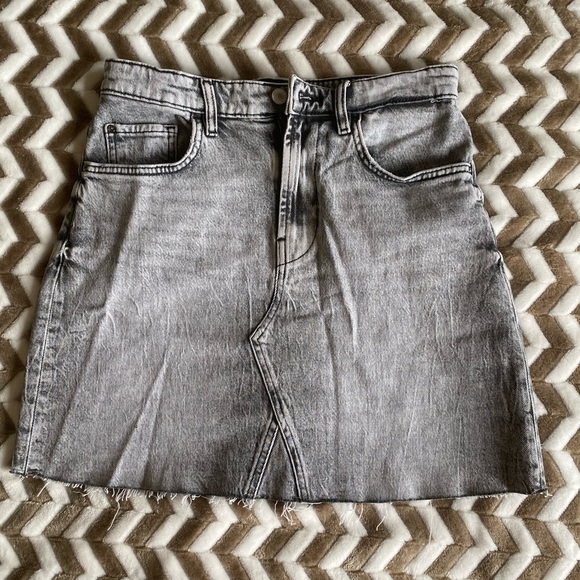 NWOT! GUESS Denim skirts Sz 28 - Picture 7 of 17